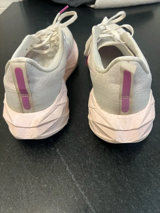 ASICS - Picture 2 of 5